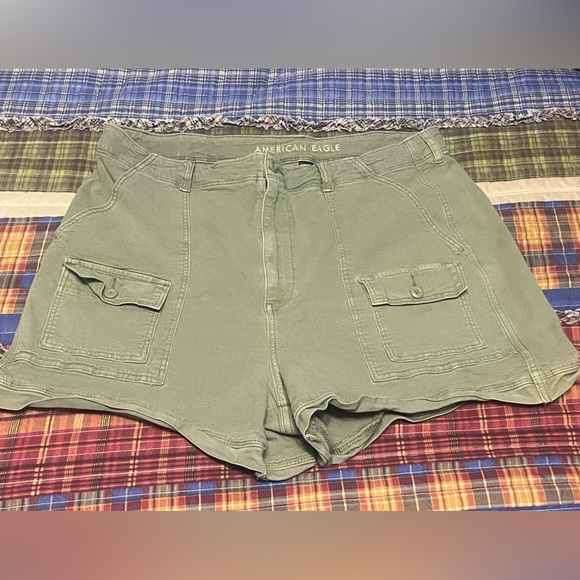 Trade* JBH* American Eagle Outfitters Women's Green Shorts with Pockets - Picture 2 of 4